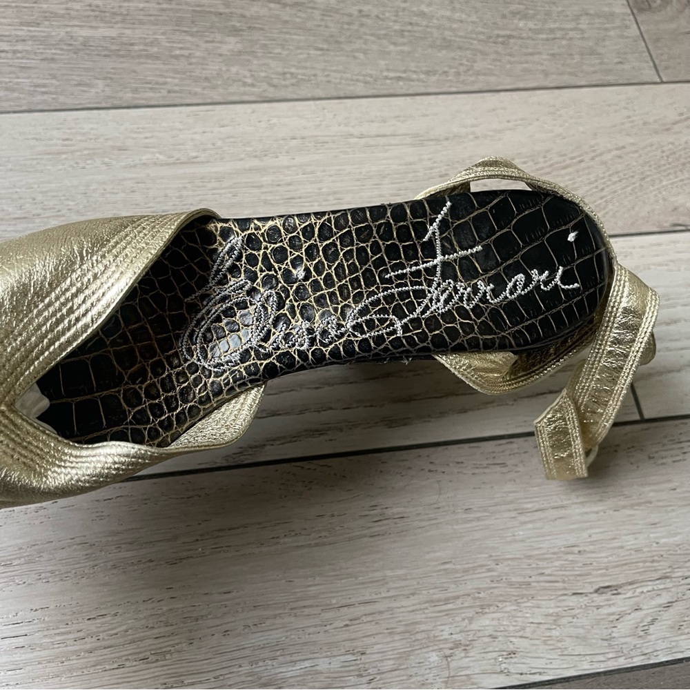 Chic Gold and Black Platform Sandals - Picture 7 of 7